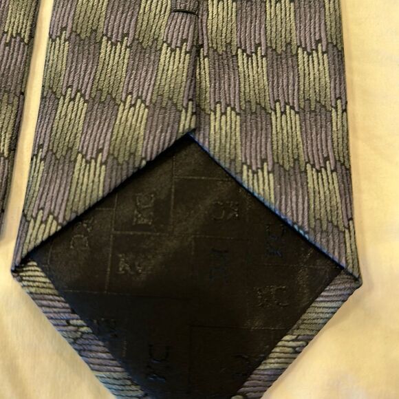 Kenneth Cole Men’s Tie - 100% Silk - purple/gray - Picture 4 of 5